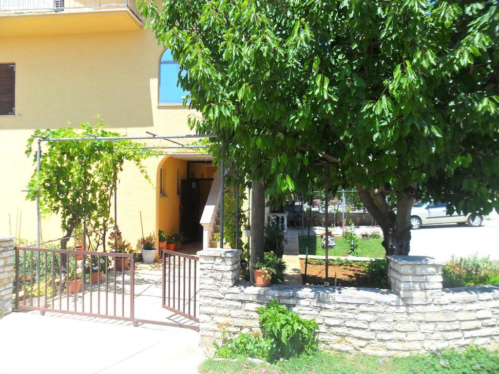 Apartments Stana Sukošan Exterior foto